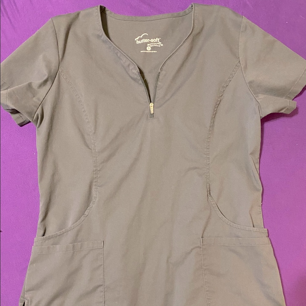 EUC Butter soft pewter (grey) scrub set - M